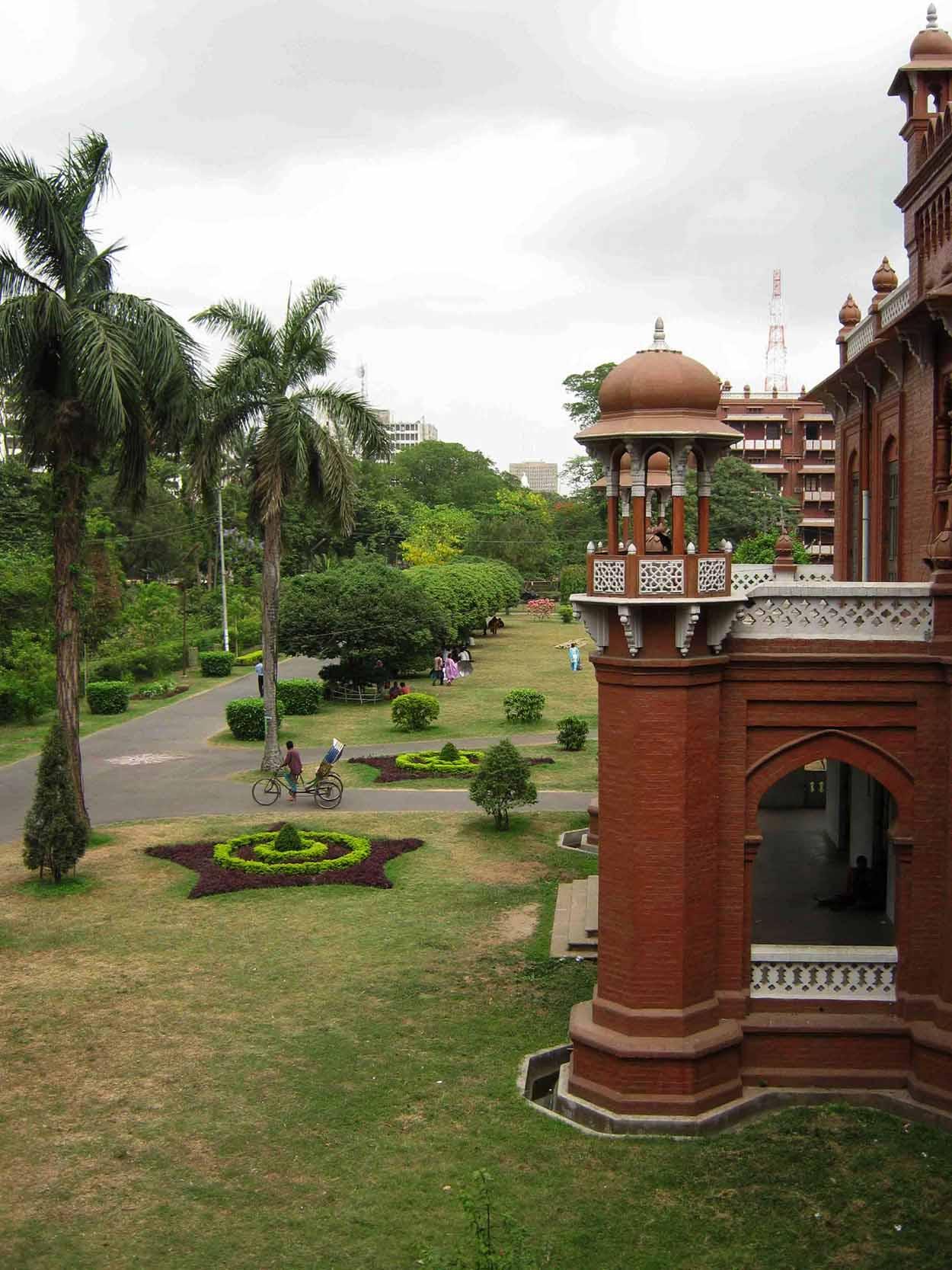 The side view of Curzon Hall, Dhaka University - Photo Source: flicker